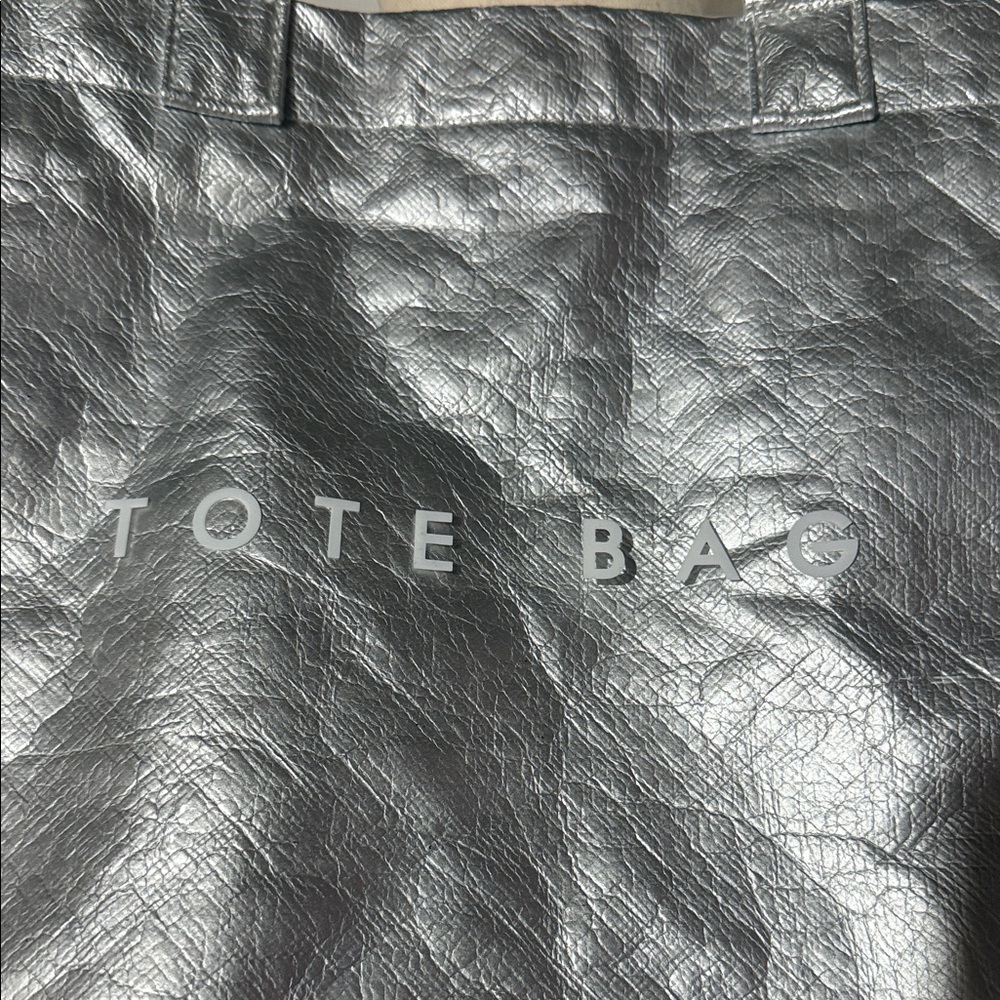 Chic Metallic Silver Tote Bag - Picture 2 of 3
